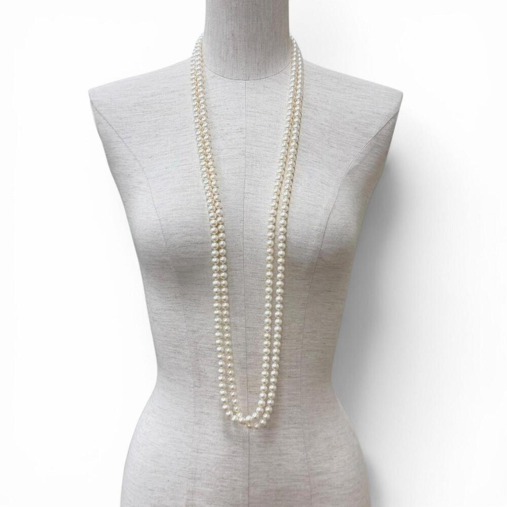 TIFFANY Authentic White Pearl Necklace - Picture 4 of 8